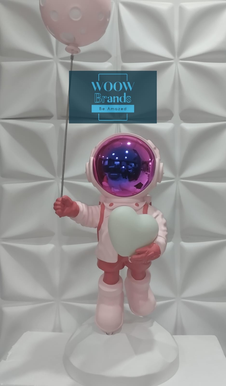 ASTRONAUTA ROSA CON BASE DE LUNA CON LUZ CORAZON Y GLOBO