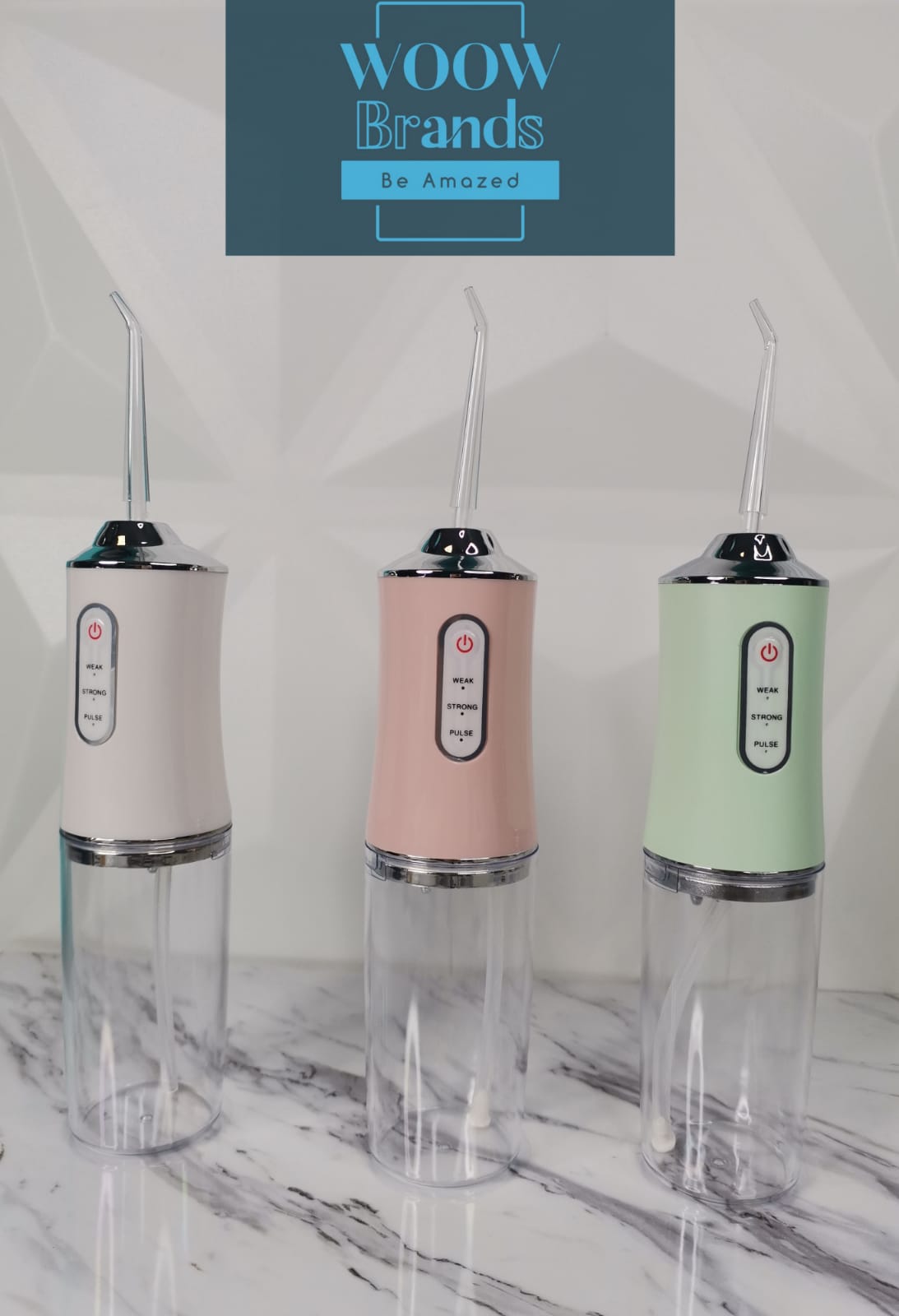 Irrigador con chorro de agua para higiene bucal y limpieza dental