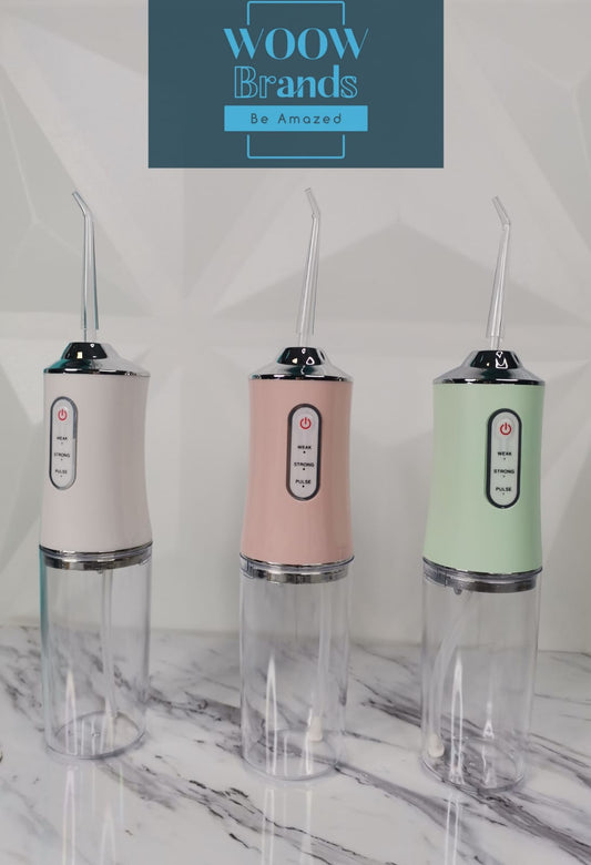 Irrigador con chorro de agua para higiene bucal y limpieza dental