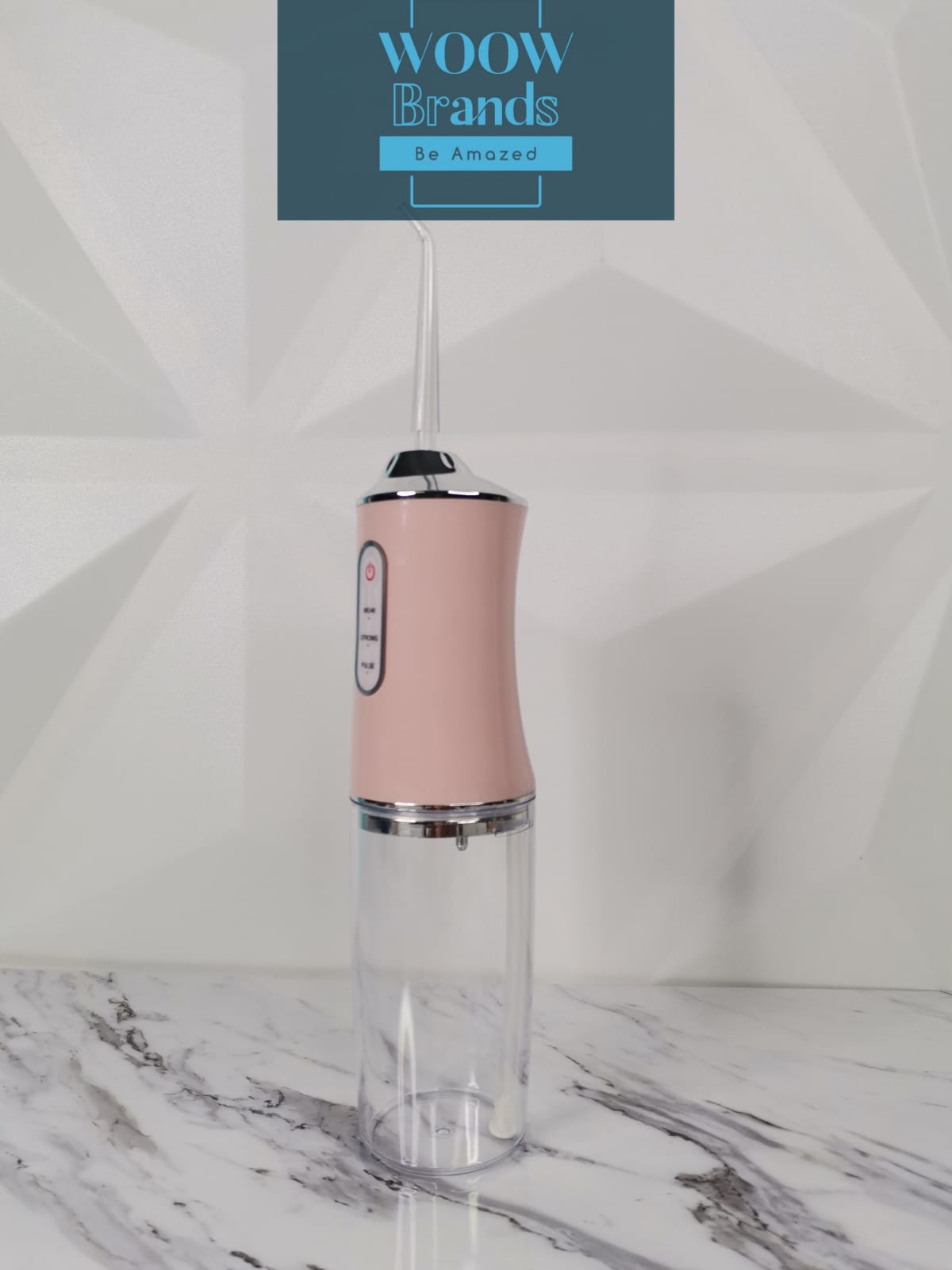 Irrigador con chorro de agua para higiene bucal y limpieza dental