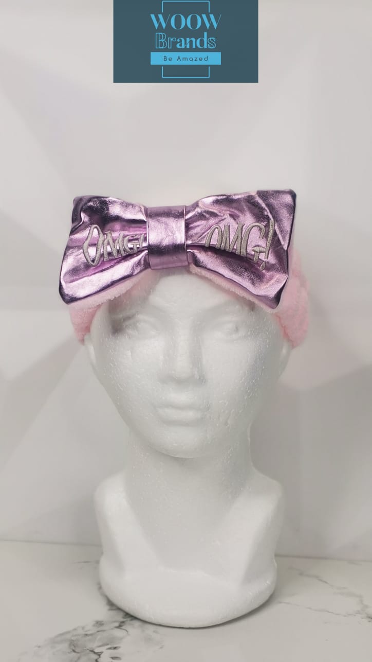 Diadema metálica con letras "OMG"