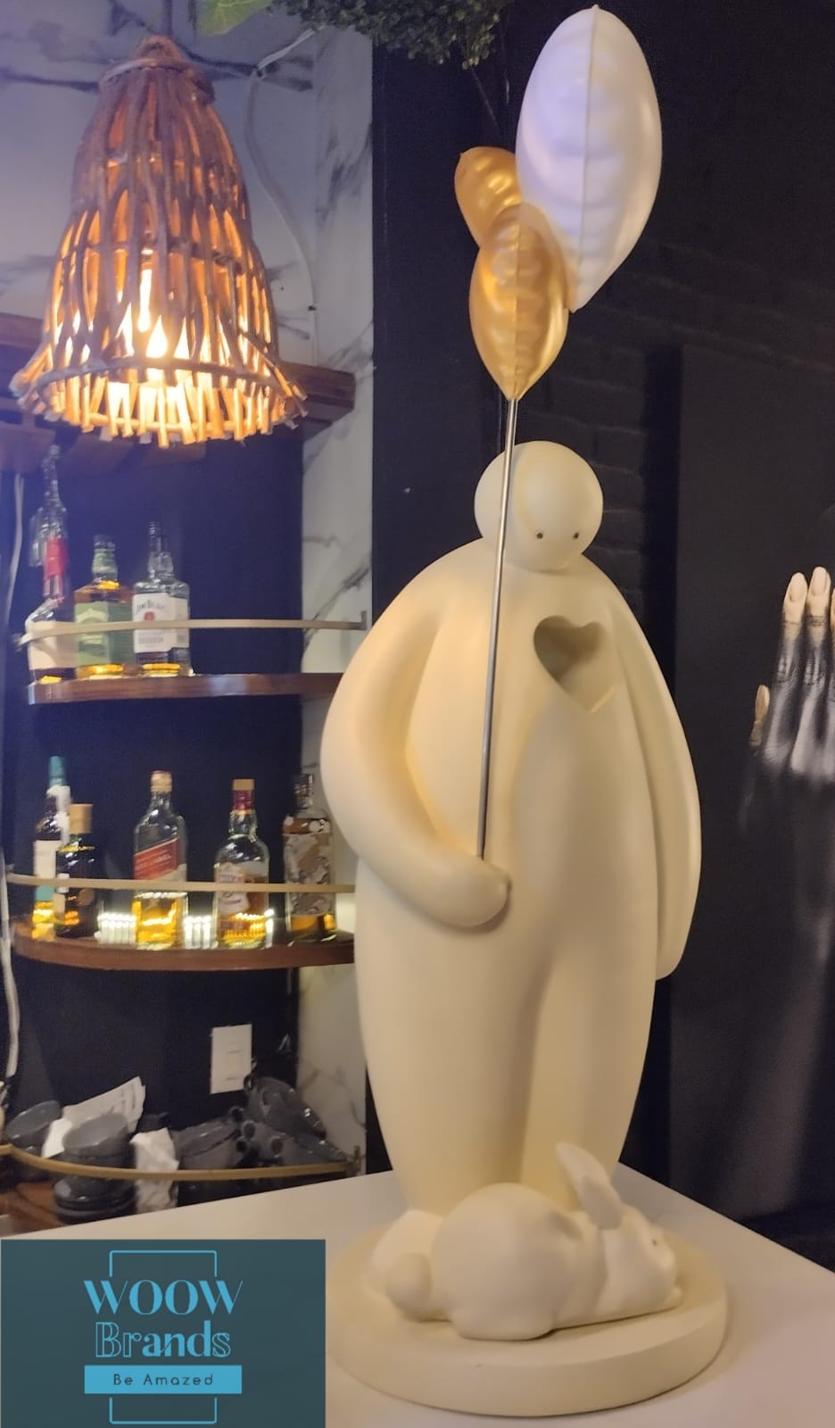 MUÑECO BLANCO CON GLOBOS DE CORAZON