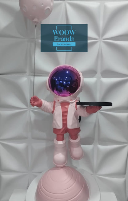 ASTRONAUTA ROSA CON BASE EN FORMA DE PLANETA